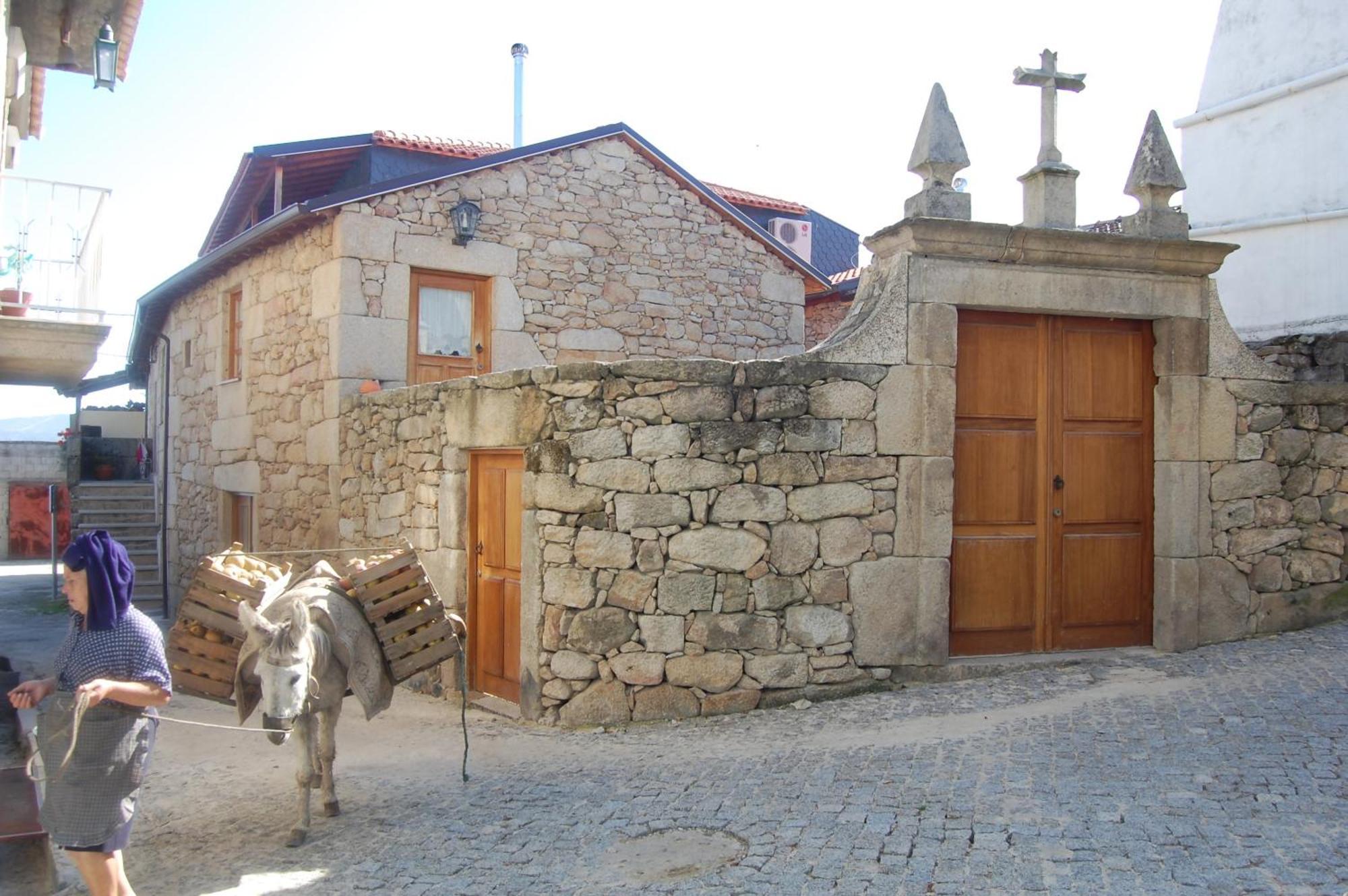 Отель Outros Tempos Turismo De Aldeia Aricera Экстерьер фото
