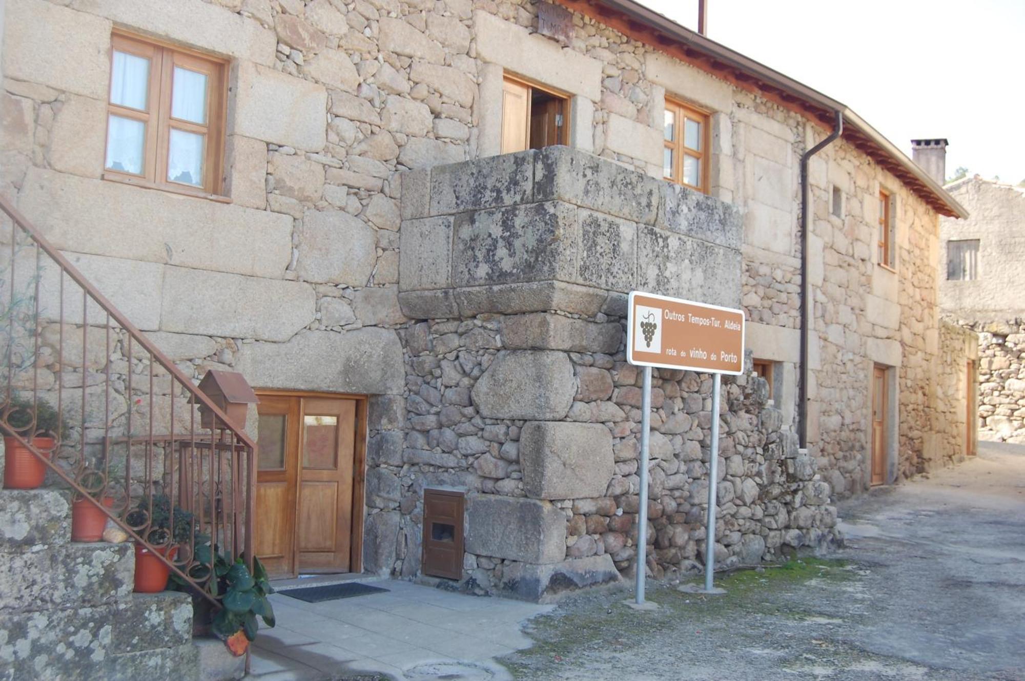 Отель Outros Tempos Turismo De Aldeia Aricera Экстерьер фото